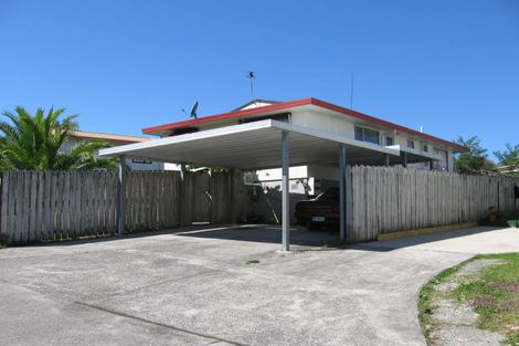 Photo of property in 2/21 Devonshire Road, Unsworth Heights, Auckland, 0632