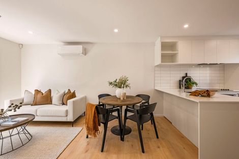 Photo of property in 4/721 Te Atatu Road, Te Atatu Peninsula, Auckland, 0610