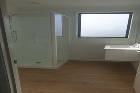 Photo of property in 7/5 Peachgrove Road, Te Atatu Peninsula, Auckland, 0610