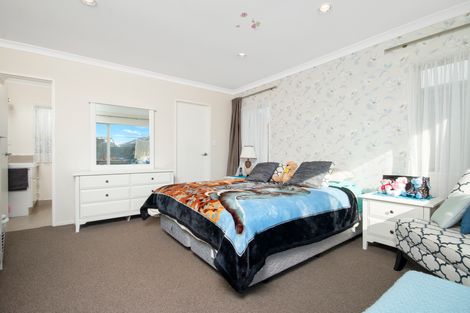 Photo of property in 19 Magnolia Drive, Waiuku, 2123