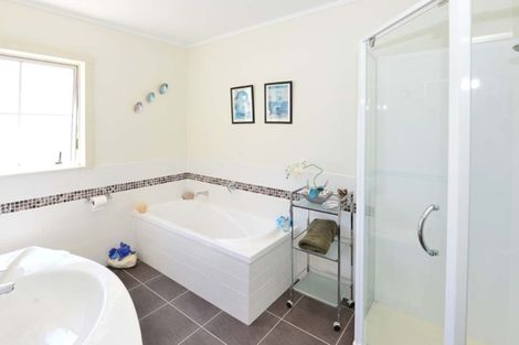 Photo of property in 135c Hutchinson Road, Helensville, 0875