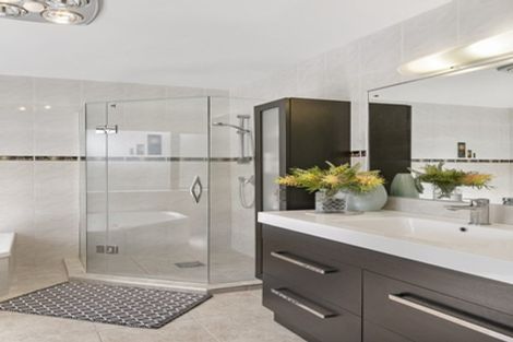 Photo of property in 23 Onemana Way, Te Atatu Peninsula, Auckland, 0610