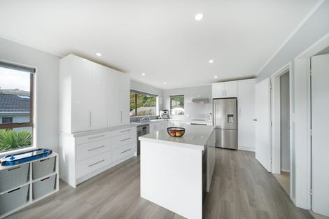 Photo of property in 60 Woodman Drive, Tawa, Wellington, 5028