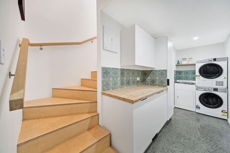 Photo of property in 5 Cornwall Road, Lyttelton, 8082