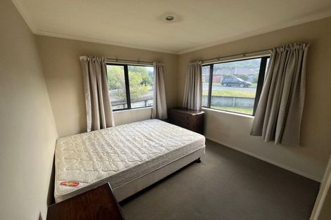 Photo of property in 27 James Nairn Grove, Riverstone Terraces, Upper Hutt, 5018