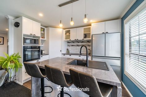 Photo of property in 33 Fenchurch Grove, Stokes Valley, Lower Hutt, 5019