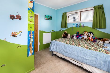 Photo of property in 103 Kenmore Street, Newlands, Wellington, 6037