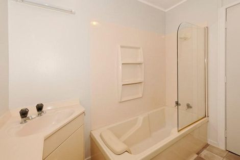 Photo of property in 19 Helleur Road, Massey, Auckland, 0614