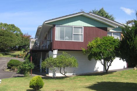 Photo of property in 2/7 Marlborough Avenue, Glenfield, Auckland, 0629
