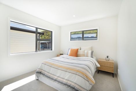 Photo of property in 41 Farnworth Terrace, Glenside, Wellington, 6037