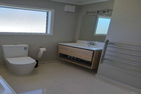Photo of property in 113u3 Moorefield Road, Johnsonville, Wellington, 6037
