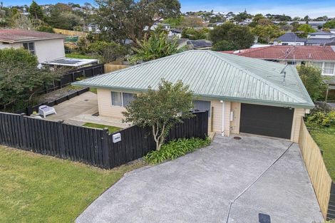 Photo of property in 2/16 Ellice Road, Totara Vale, Auckland, 0629