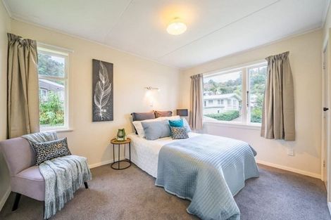Photo of property in 10 James Grove, Stokes Valley, Lower Hutt, 5019