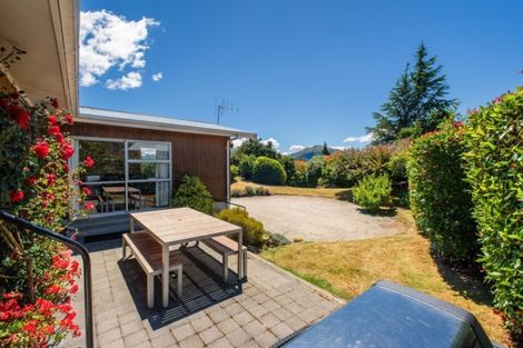 Photo of property in 4 Clematis Court, Wanaka, 9305