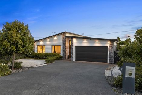 Photo of property in 7 Syd Grant Crescent, Orewa, 0931