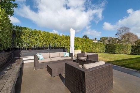 Photo of property in 5 Holiday Road, Stanmore Bay, Whangaparaoa, 0932