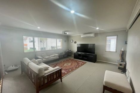Photo of property in 28 Kaseng Place, East Tamaki Heights, Auckland, 2016