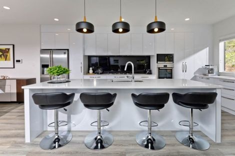 Photo of property in 117 Karepiro Drive, Stanmore Bay, Whangaparaoa, 0932