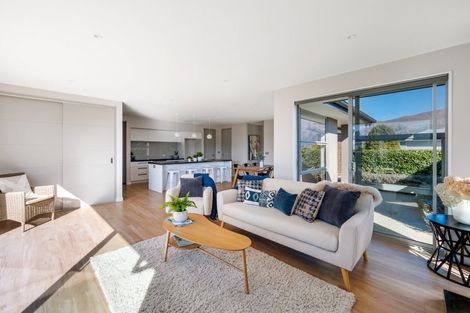 Photo of property in 11 Sunnyside Lane, Wanaka, 9305