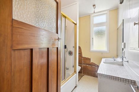 Photo of property in 2 Eden Street, Island Bay, Wellington, 6023