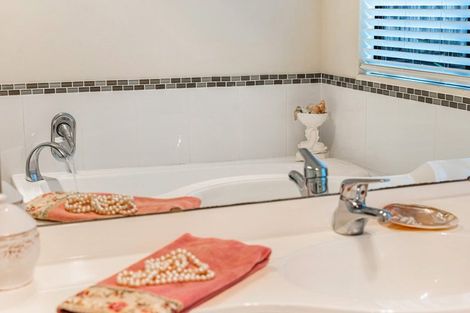 Photo of property in 37 Starlight Cove, Hobsonville, Auckland, 0618