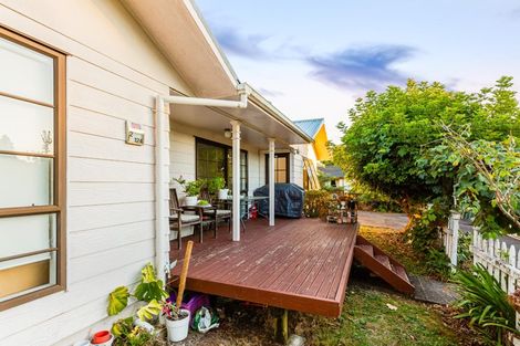 Photo of property in 2/124 Waimumu Road, Massey, Auckland, 0614