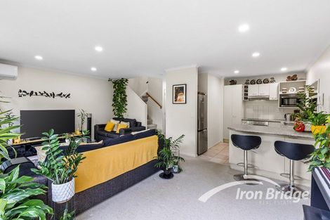 Photo of property in 5/86 Fernhill Way, Oteha, Auckland, 0632