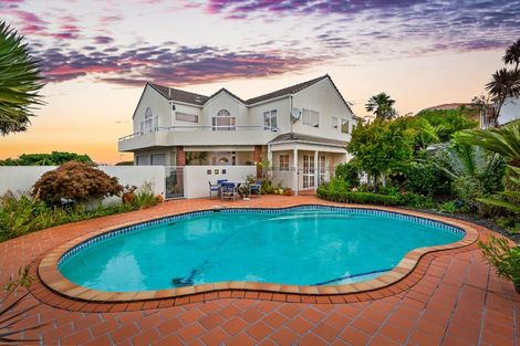 Photo of property in 32 Cherub Place, West Harbour, Auckland, 0618