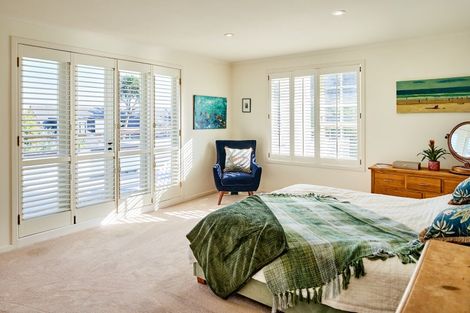 Photo of property in 25 Cheviot Road, Lowry Bay, Lower Hutt, 5013