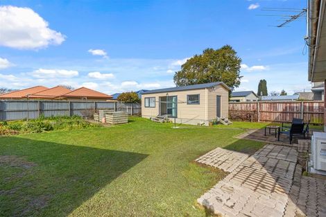 Photo of property in 8 Wychwood Crescent, Bishopdale, Christchurch, 8053