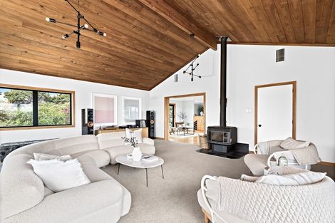 Photo of property in 2 Kauri Drive, Sandspit, Warkworth, 0982
