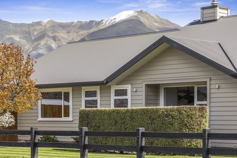 Photo of property in 1 Moncrieff Place, Wanaka, 9305