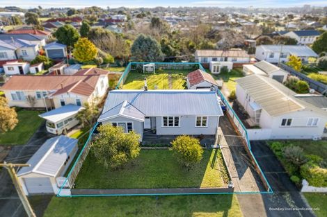 Photo of property in 12 Burns Street, Tawhero, Whanganui, 4501