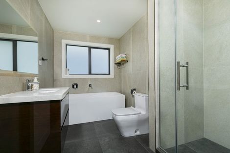 Photo of property in 7 Sir Lincoln Drive, Kumeu, 0810