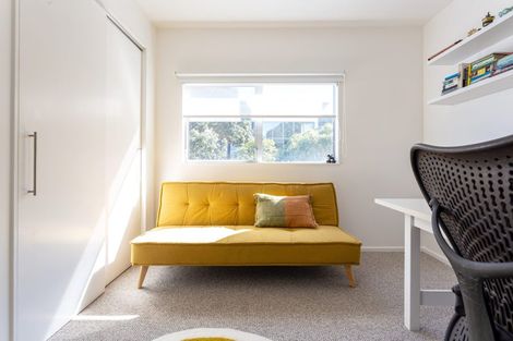 Photo of property in 394 The Esplanade, Island Bay, Wellington, 6023