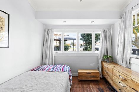 Photo of property in 2 Ashridge Road, Napier South, Napier, 4110