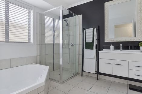 Photo of property in 17 Hawkridge Rise, Huntington, Hamilton, 3210