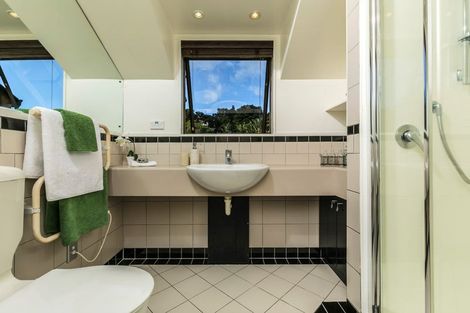 Photo of property in 1 The Knoll, Greenhithe, Auckland, 0632