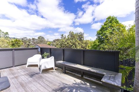 Photo of property in 25a Barron Drive, Green Bay, Auckland, 0604