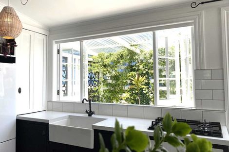 Photo of property in 32 Belt Road, Moturoa, New Plymouth, 4310