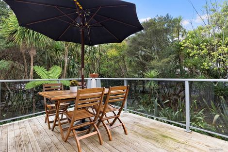 Photo of property in 6 Poturi Streams Avenue, Titirangi, Auckland, 0604