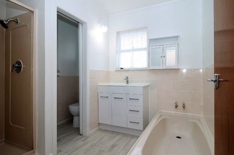 Photo of property in 13 Lyndhurst Road, Te Atatu South, Auckland, 0610