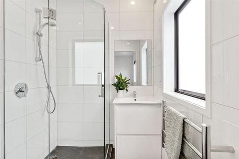 Photo of property in 21d Chippendale Crescent, Birkdale, Auckland, 0626