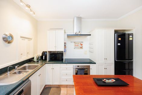 Photo of property in 8 Annandale Avenue, Takaro, Palmerston North, 4410