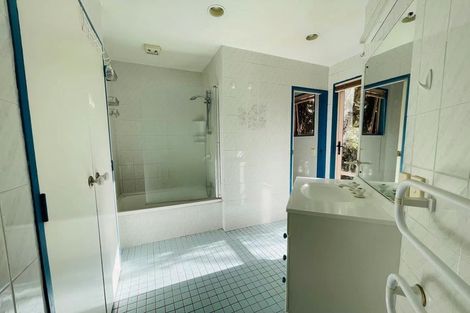 Photo of property in 1/823 East Coast Road, Northcross, Auckland, 0630
