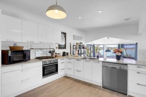 Photo of property in 6 Mara Kai Lane, Raglan, 3225