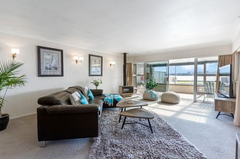 Photo of property in 6 Musick Point Road, Bucklands Beach, Auckland, 2012