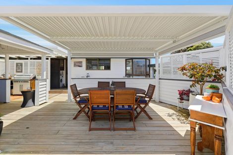 Photo of property in 6 Vela Place, Clarks Beach, 2122