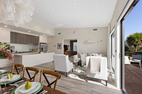 Photo of property in 7 Syd Grant Crescent, Orewa, 0931