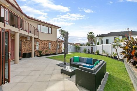 Photo of property in 13 Onemana Way, Te Atatu Peninsula, Auckland, 0610